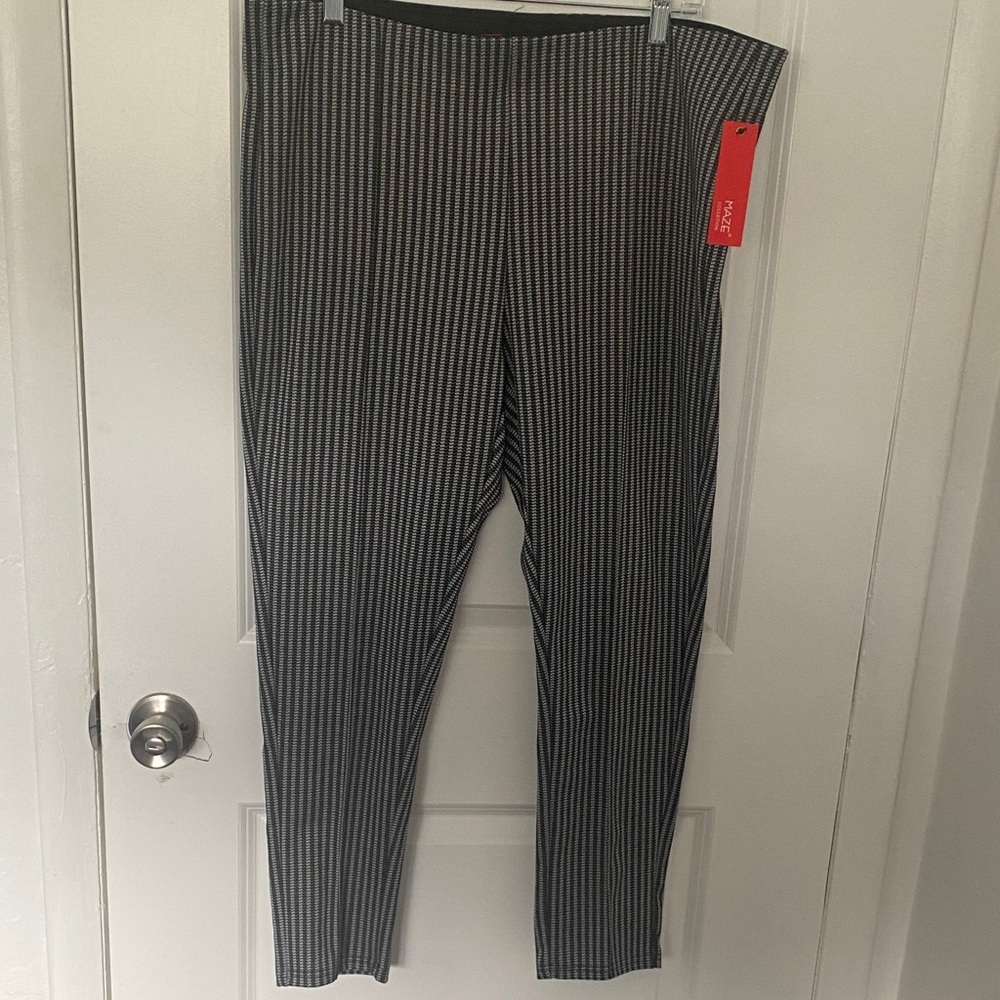Women’s Black and White Striped leggings